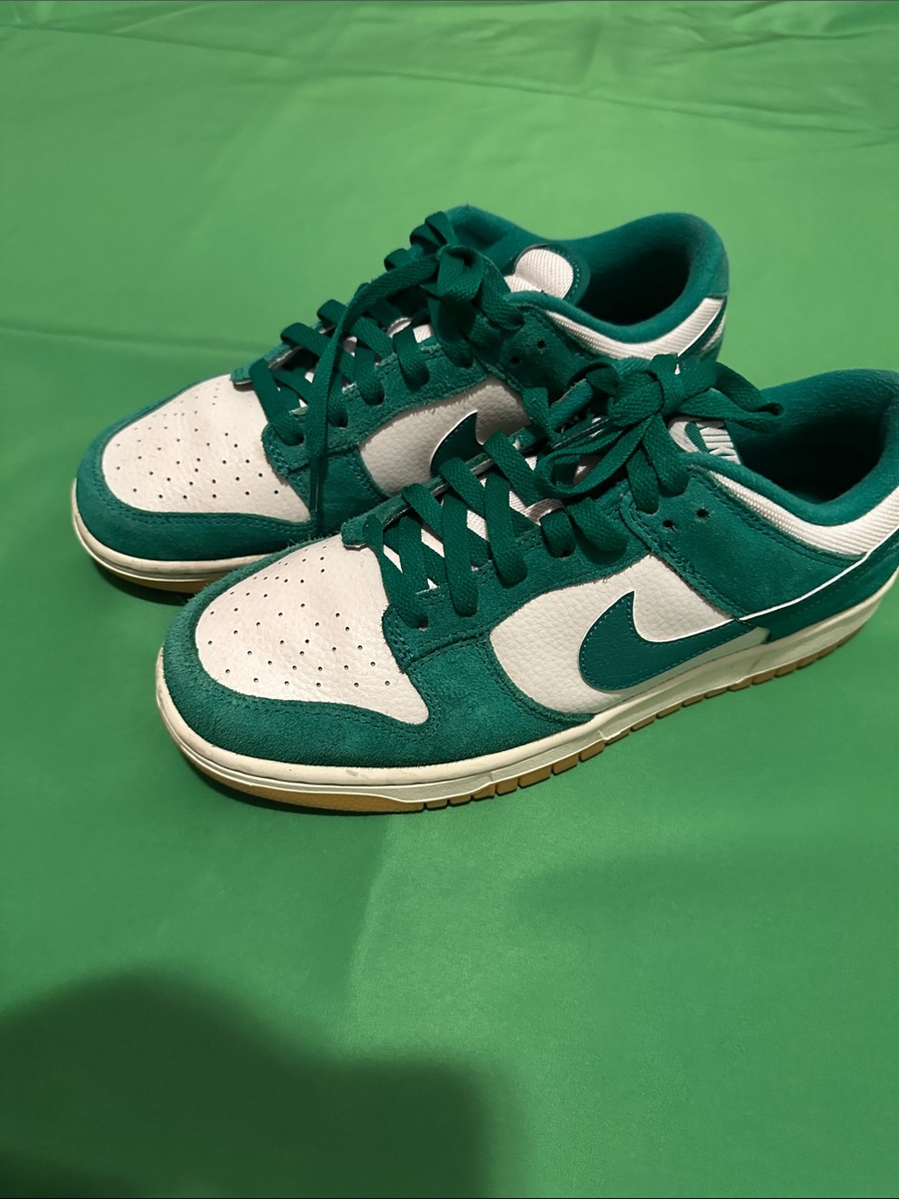 Nike Dunk Low SE "Malachite" sneakers, 9.5 - Picture 2 of 15